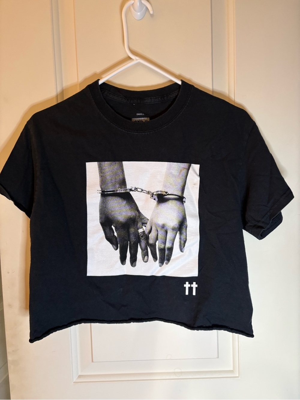 On the run tour II beyonce and jays Graphic Crop Tee with Handcuffs Sz Small